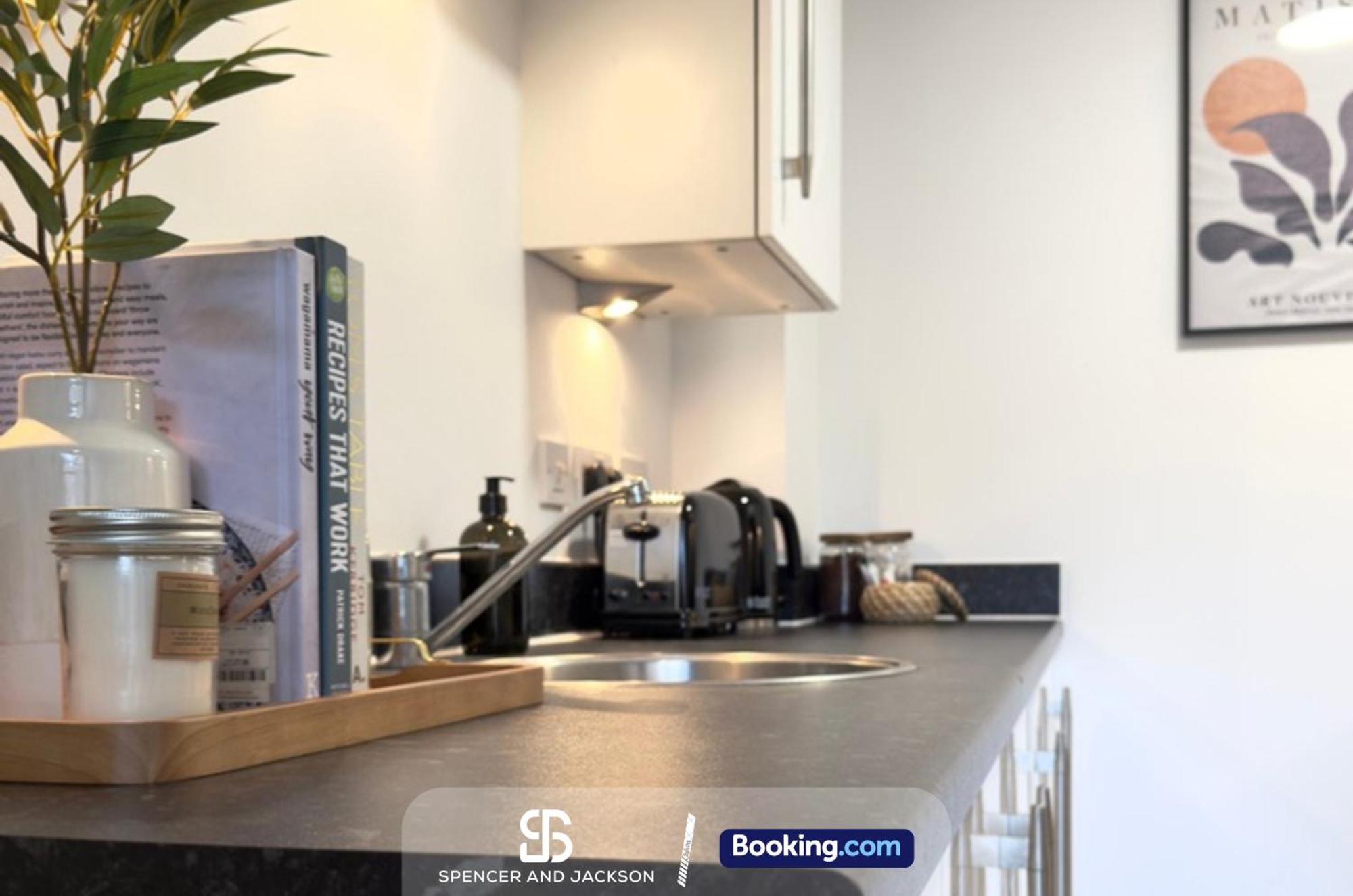 1 Bedroom City Centre Apartment Near The University And Bodleian Library By Spencer And Jackson Short Lets & Serviced Accommodation Oxford Ngoại thất bức ảnh